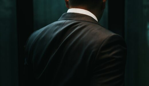 「おめでとう」なんて言えるわけがない。好きな同期が先輩の彼女になった、男の絶望と本音。